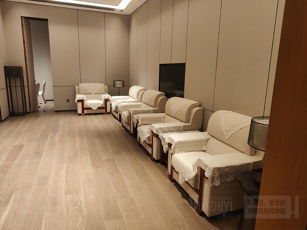 租賃貴賓布藝沙發(fā)是一種實(shí)惠靈活的好選擇