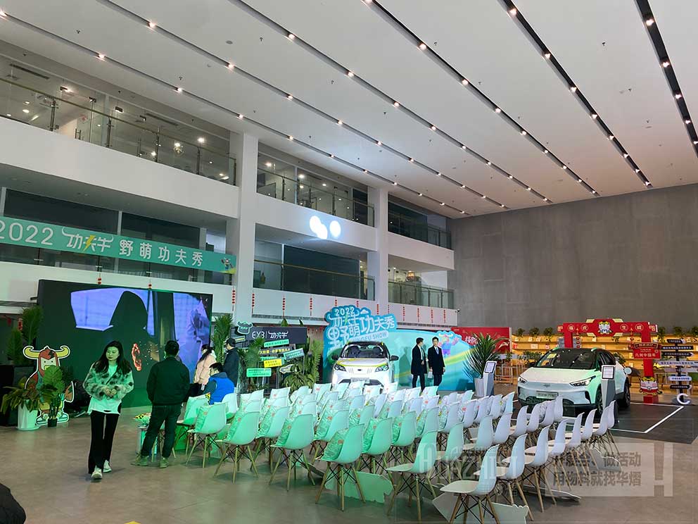 伊姆斯桌椅租賃現(xiàn)場注重舒適性和實(shí)用性