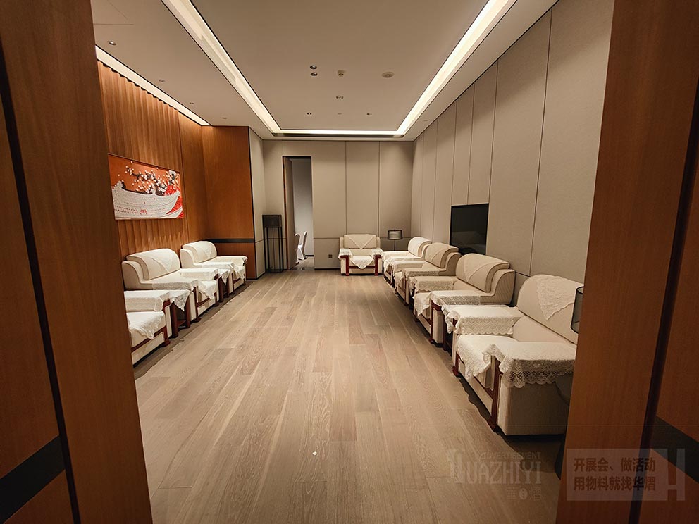 租賃貴賓布藝沙發(fā)是一種實(shí)惠靈活的好選擇