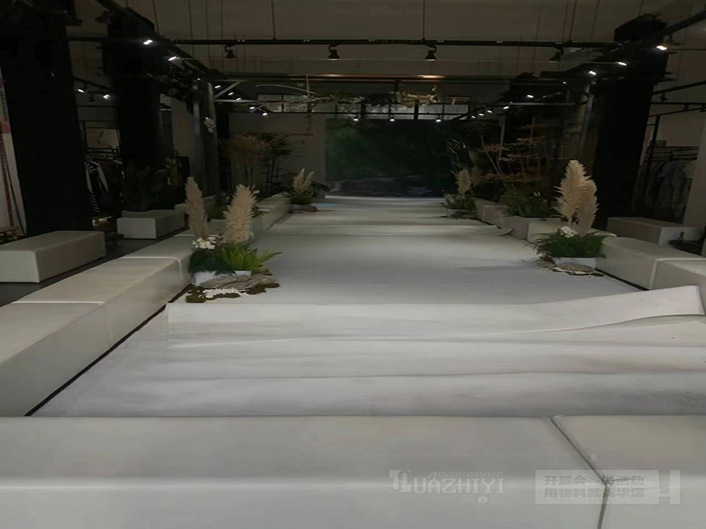 沙發(fā)條出租是靈活舒適的活動(dòng)新選擇