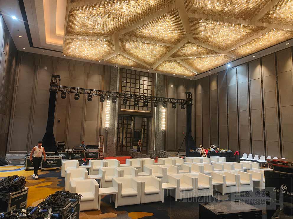 皮質(zhì)沙發(fā)出租是美學的新詮釋