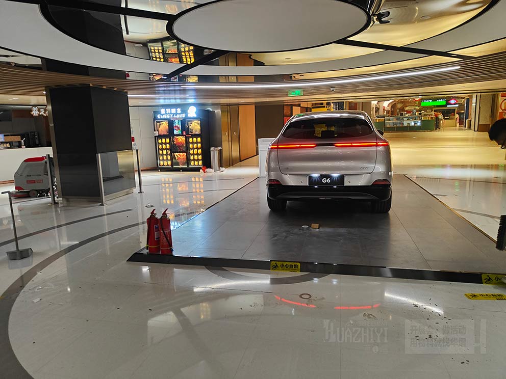 車(chē)展地臺(tái)華熠公司助力商場(chǎng)汽車(chē)品牌展示