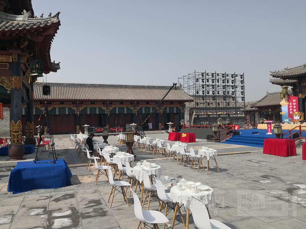 商丘市第三屆美食文化節(jié)租賃伊姆斯桌椅搭配使用