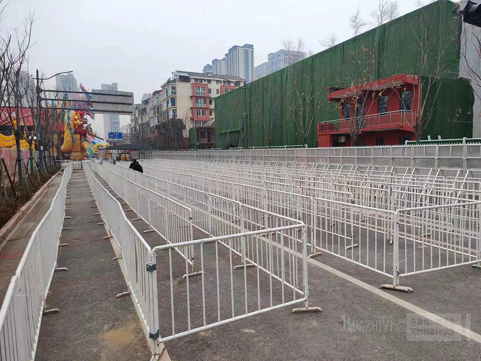室外燈會現(xiàn)場出租使用鐵馬護欄的好處
