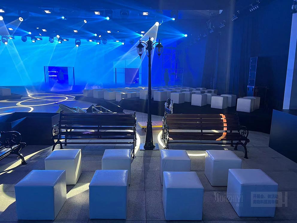 華熠照明設(shè)備租賃在車展活動(dòng)中營(yíng)造良好視覺效果