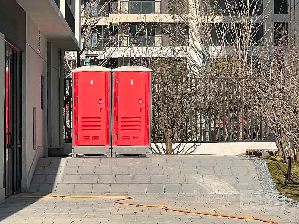 移動(dòng)廁所出租廠家助力永威城玖著交房現(xiàn)場(chǎng)