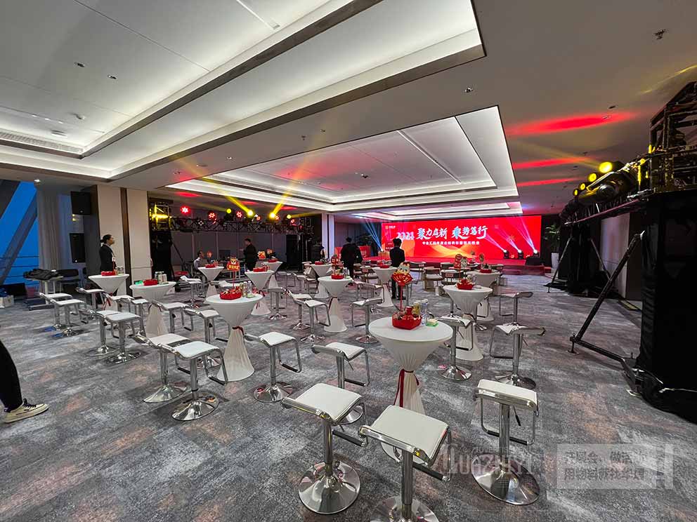 音響設(shè)備租賃公司搭建美觀大方會議現(xiàn)場