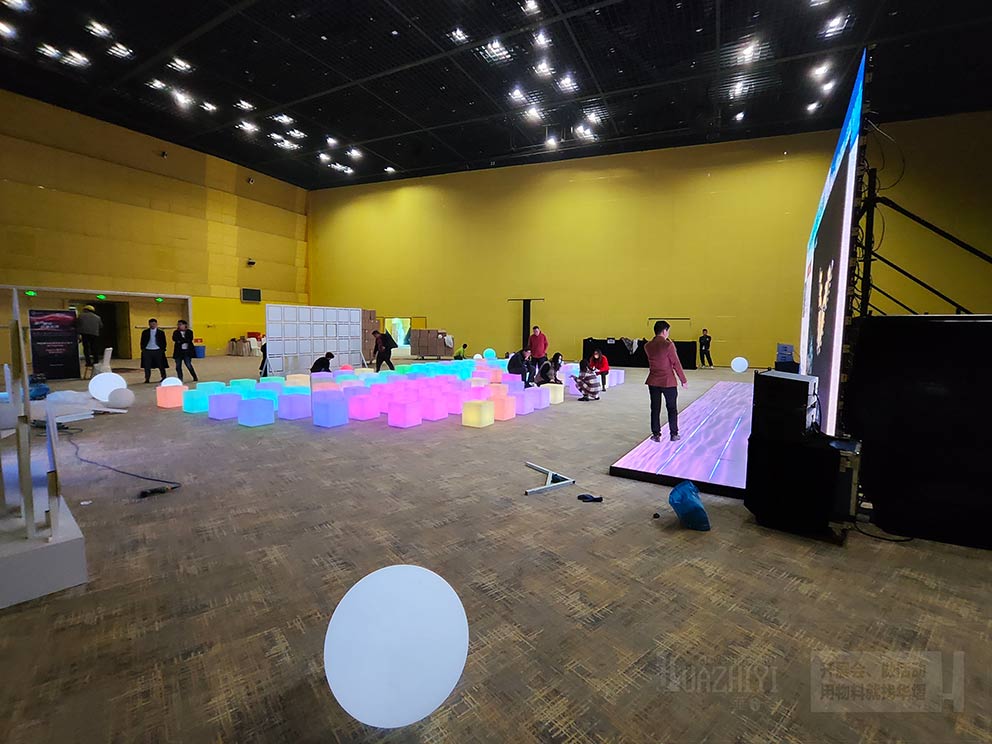 發(fā)光球出租用在友邦保險(xiǎn)領(lǐng)航活動(dòng)現(xiàn)場(chǎng)