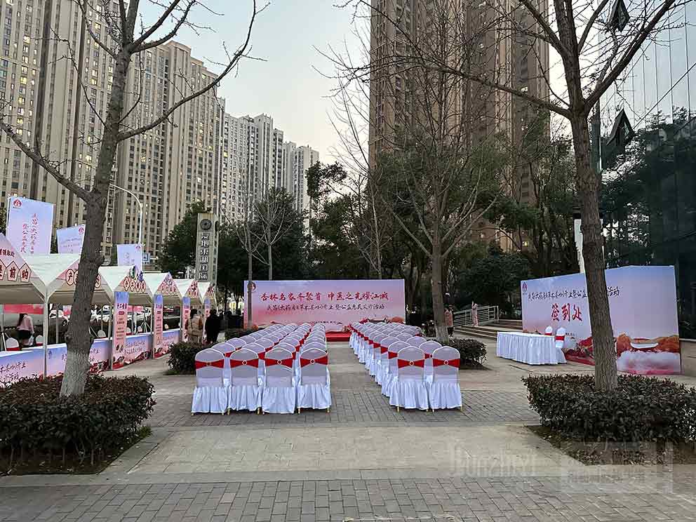 新式帳篷出租作為活動現(xiàn)場產(chǎn)品展銷篷的好處