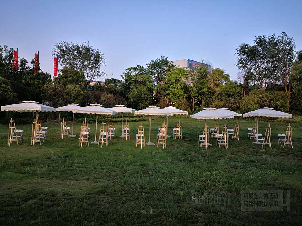 戶外踏青活動(dòng)租賃使用華熠海報(bào)架