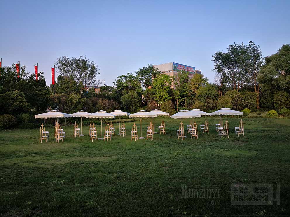 戶外踏青活動(dòng)租賃使用華熠海報(bào)架