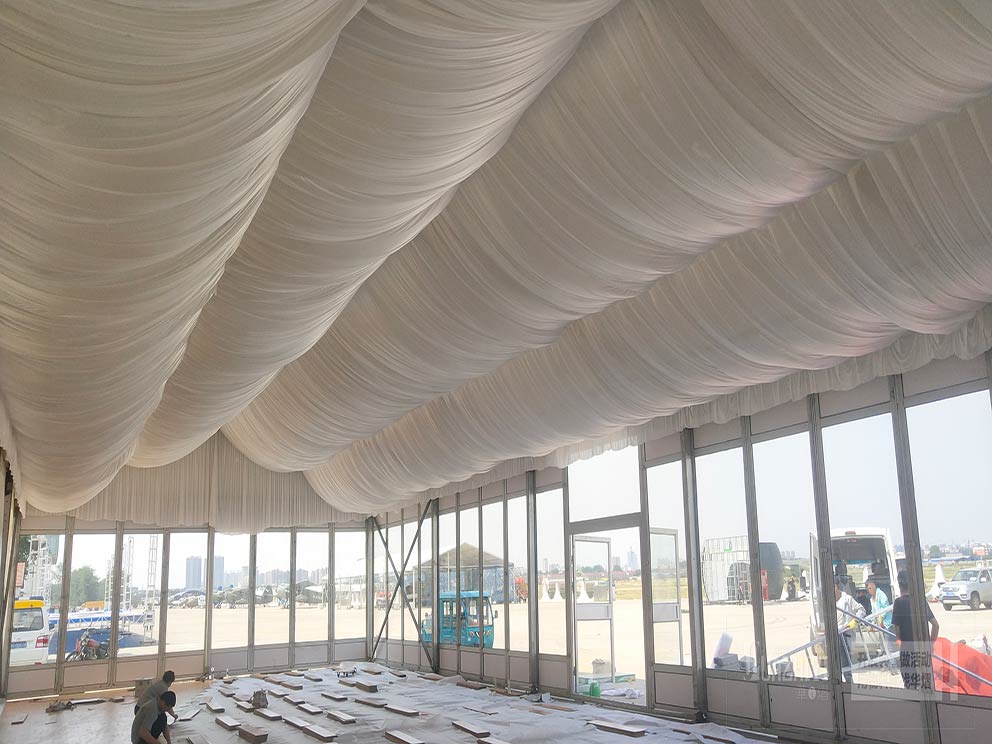 紗幔軟裝用在玻璃篷房內(nèi)合適