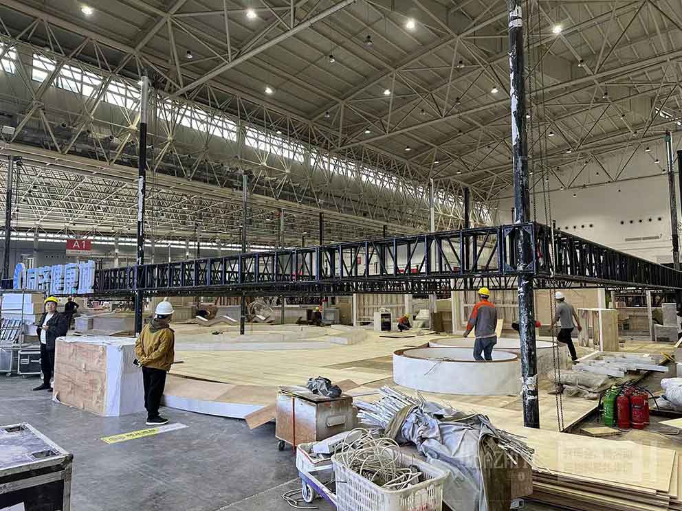 會(huì)展中心室內(nèi)展位地臺(tái)租賃該怎么鋪設(shè)？