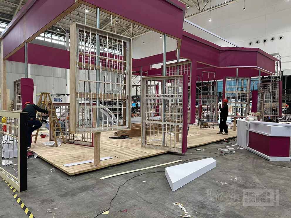 會展中心室內(nèi)展位地臺租賃該怎么鋪設(shè)？