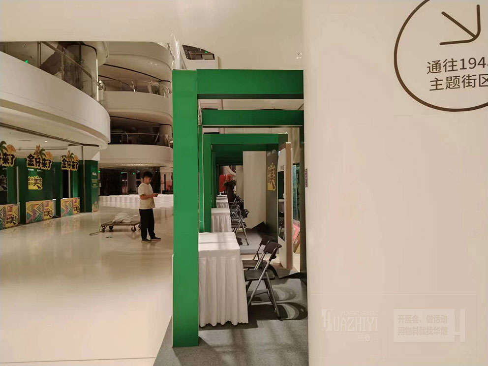 鄭州桌椅出租廠家布置商場(chǎng)美食節(jié)現(xiàn)場(chǎng)