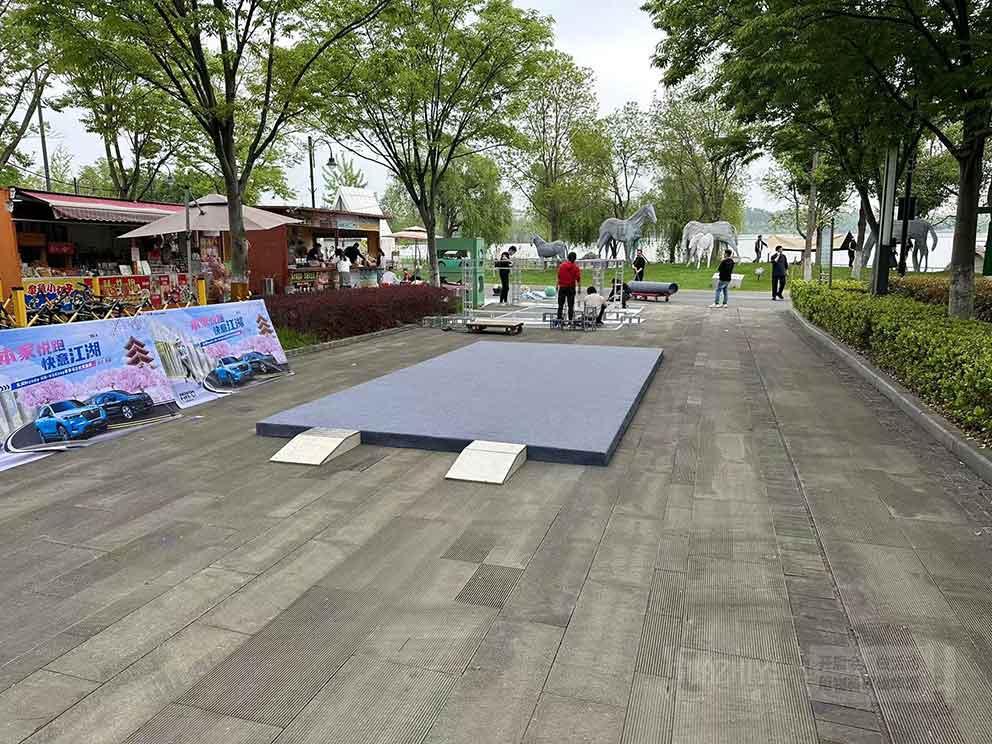 汽車品牌展車使用華熠地臺租賃有很多優(yōu)點