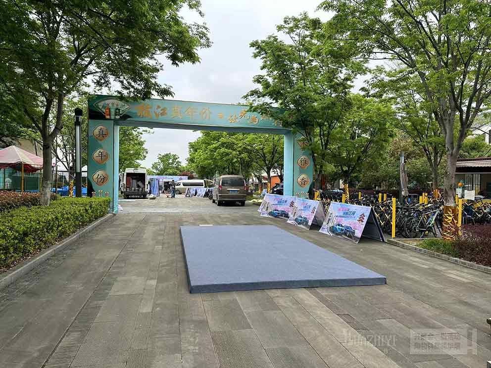 汽車品牌展車使用華熠地臺租賃有很多優(yōu)點