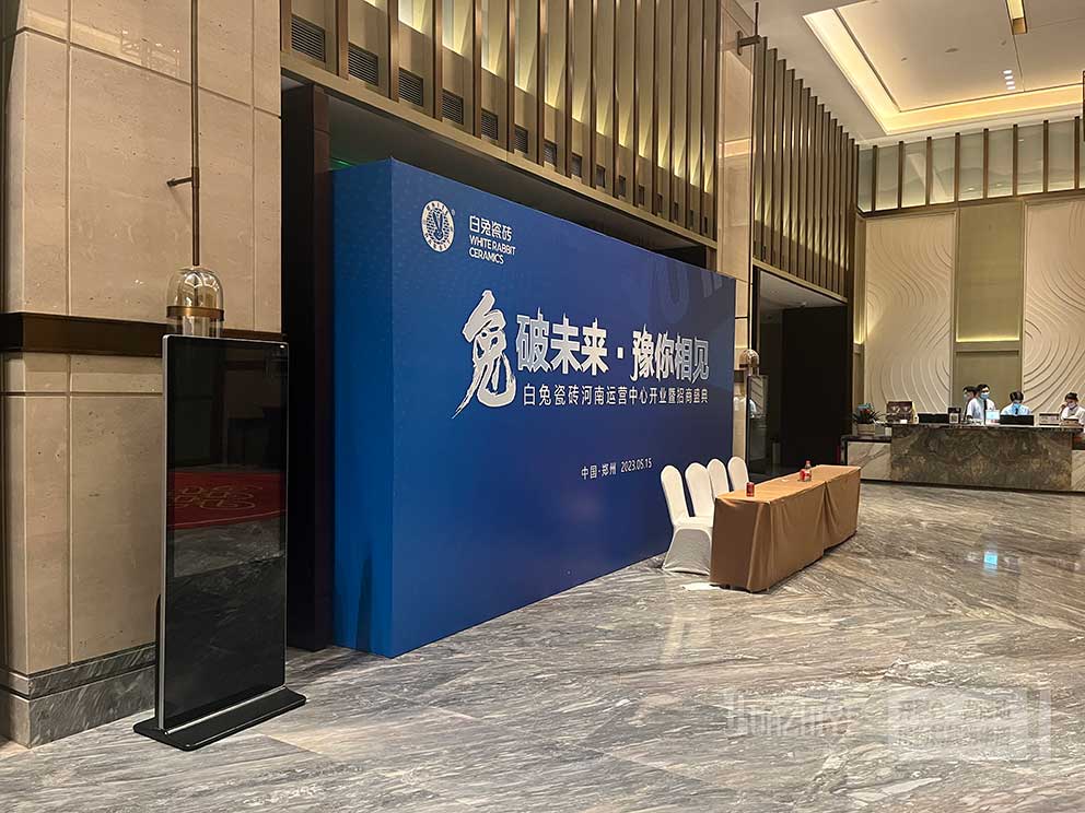 桁架出租與廣告畫面結(jié)合:打造高效宣傳的完美組合