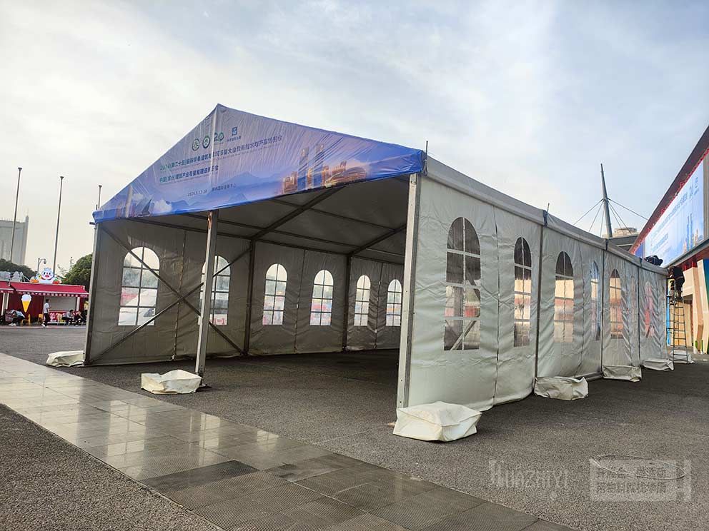 中國鄭州建筑產(chǎn)業(yè)智能建造博覽會外場篷房由鄭州華熠篷房租賃公司搭建