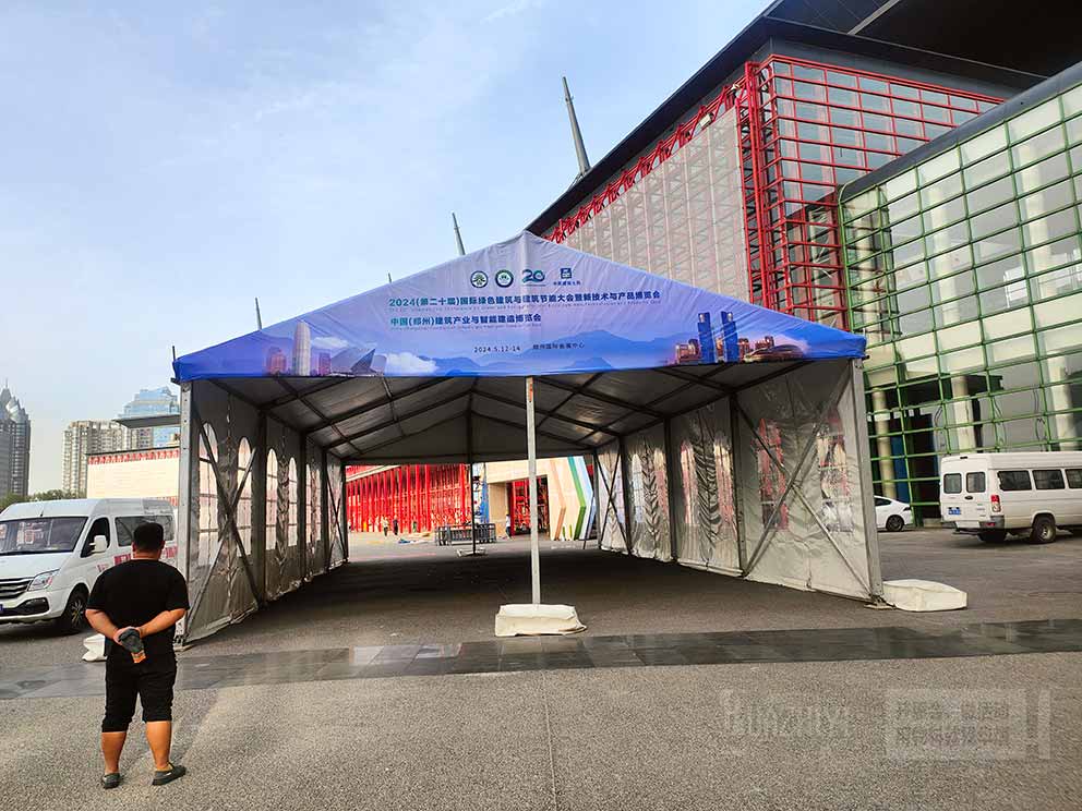 中國鄭州建筑產(chǎn)業(yè)智能建造博覽會外場篷房由鄭州華熠篷房租賃公司搭建