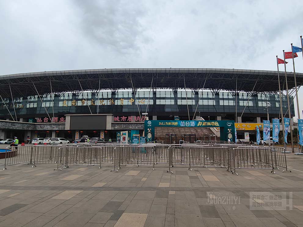 華熠廠家租賃不銹鋼圓管鐵馬護(hù)欄，為活動(dòng)保駕護(hù)航