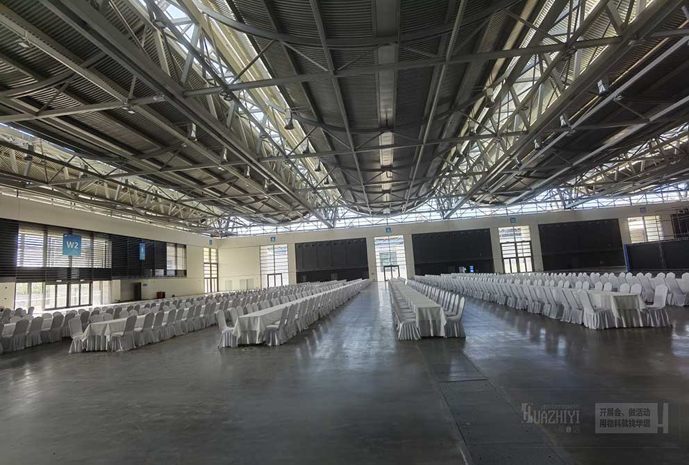 開封桌椅出租服務為多種場合提供了便捷和經(jīng)濟的解決方案