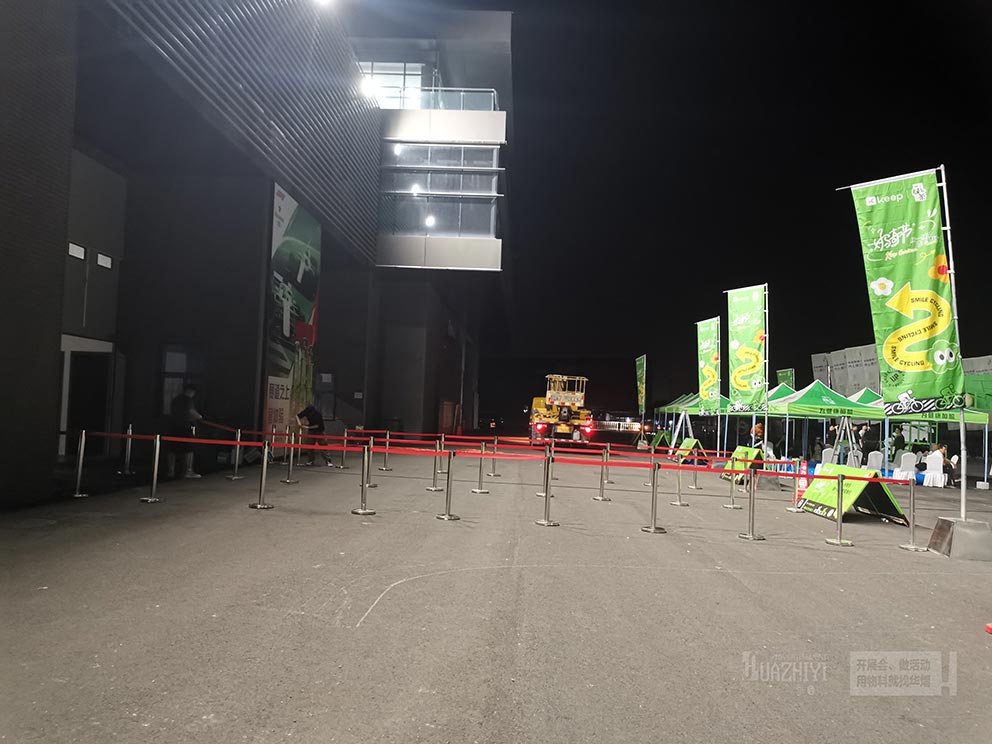 鄭州鐵馬護(hù)欄租賃廠家布置騎行節(jié)戶外護(hù)欄