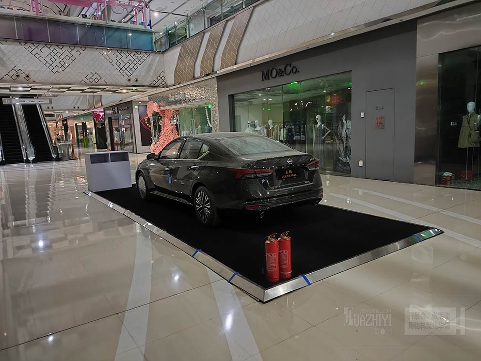 鄭州地臺出租是怎么布置商場內(nèi)臨時車展的呢