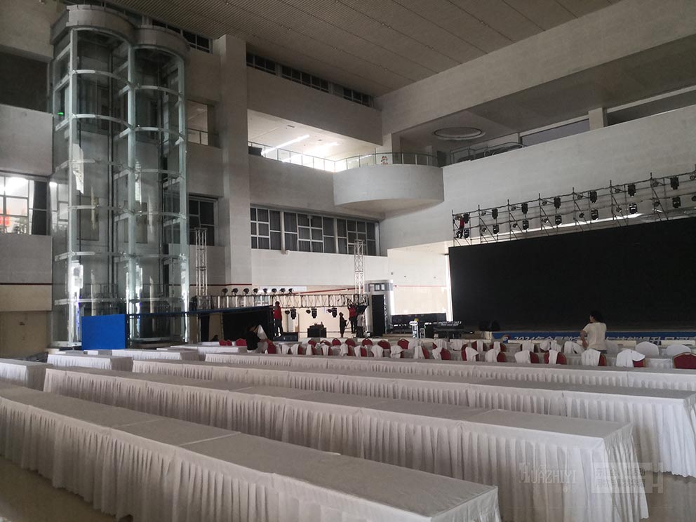 鄭州桌椅出租廠家布置信陽(yáng)百花會(huì)展中心室內(nèi)會(huì)場(chǎng)