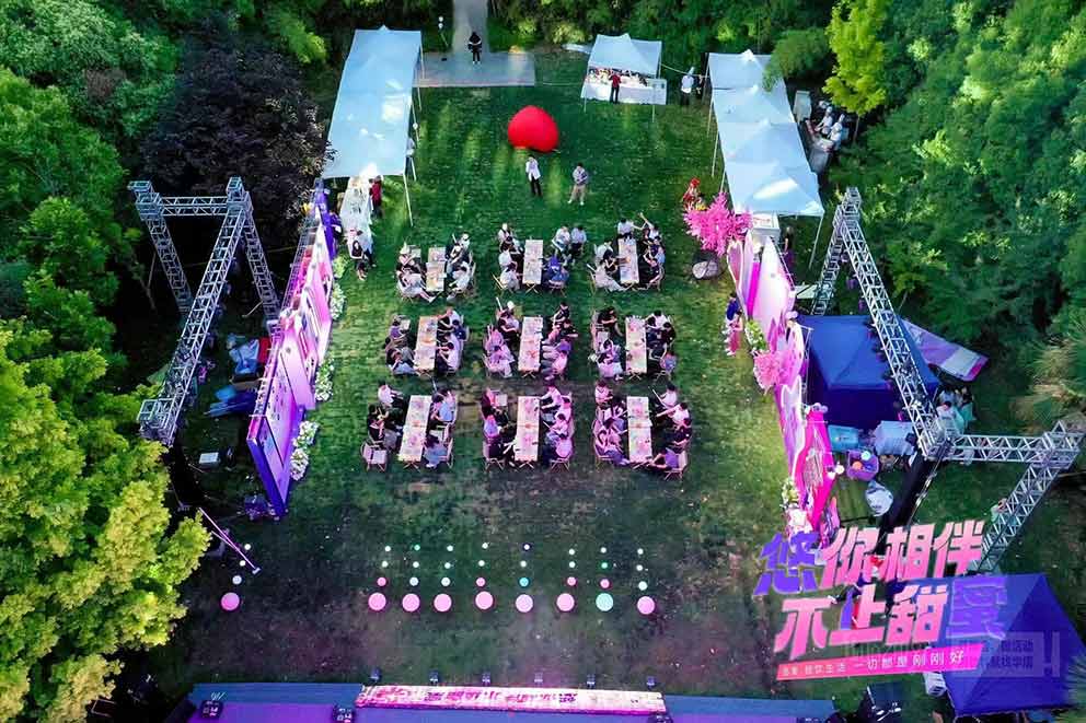 發(fā)光球租賃物料廠家助力鄭州黃河迎賓館相親派對