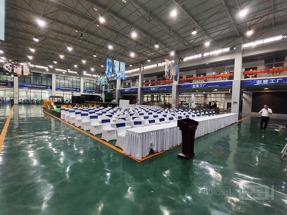 鄭州物料出租廠家可以提供舞臺(tái)接待臺(tái)等相關(guān)設(shè)備租賃服務(wù)