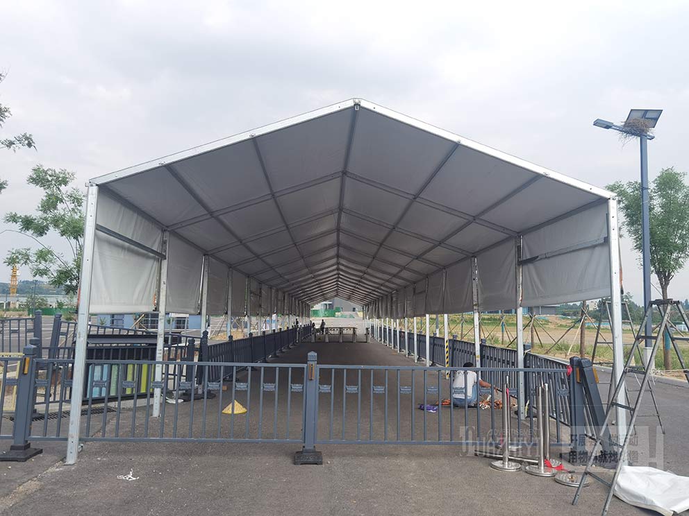 鄭州新鄉(xiāng)篷房出租搭建在戶外可以用來(lái)防雨遮陽(yáng)