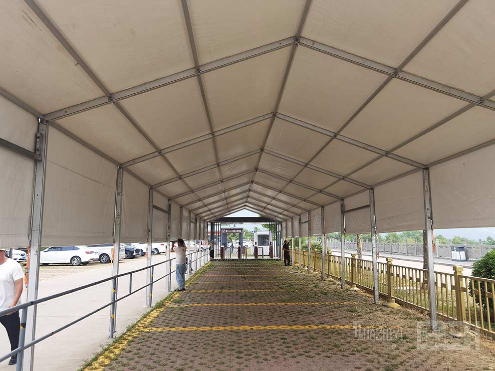 鄭州新鄉(xiāng)篷房出租搭建在戶外可以用來(lái)防雨遮陽(yáng)