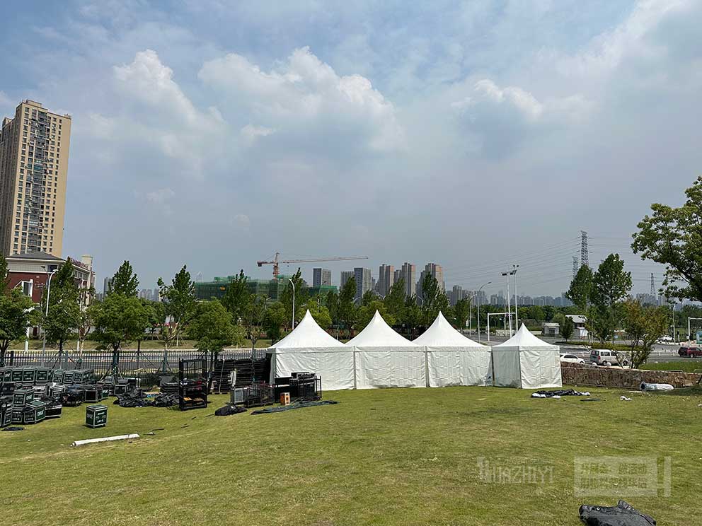 鄭州篷房租賃搭建電音節(jié)尖頂篷房作為休息室來使用