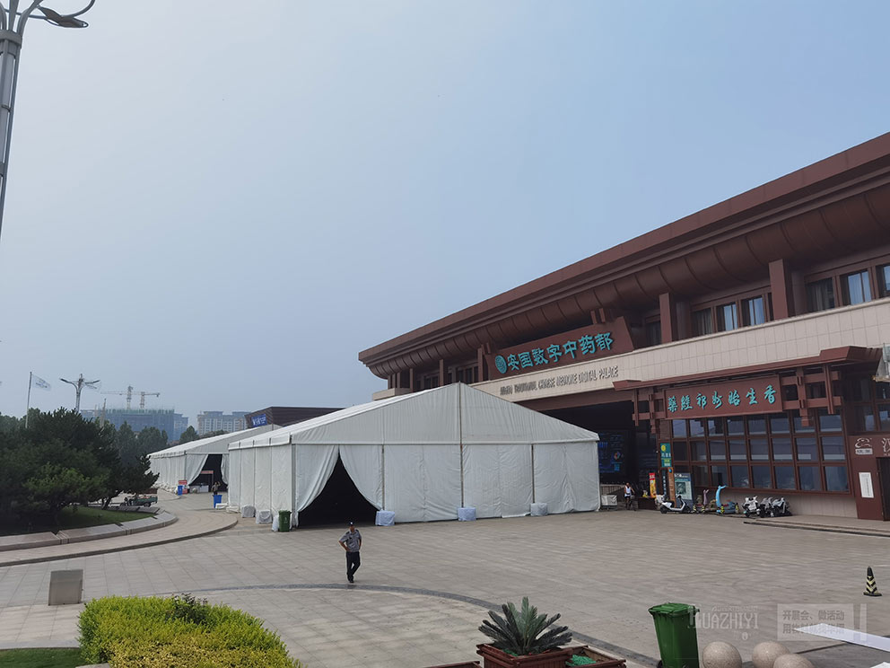 鄭州篷房出租廠家此次搭建了安國(guó)市中醫(yī)藥展展銷會(huì)大跨度篷房