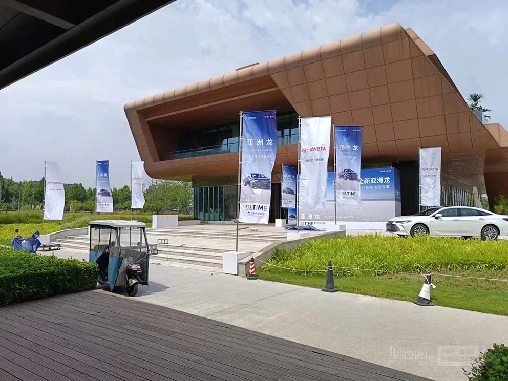 鄭州道旗租賃廠家提供戶外5米不銹鋼獨(dú)桿方形底座道旗