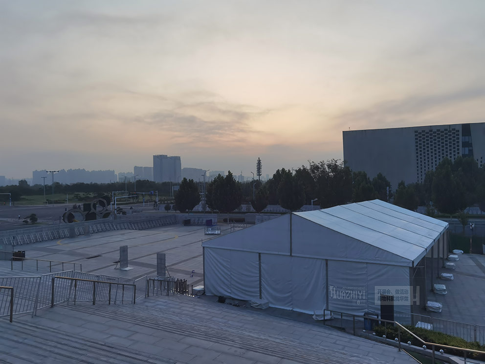 鄭州奧體林俊杰演唱會安檢篷房租賃已經搭建完畢