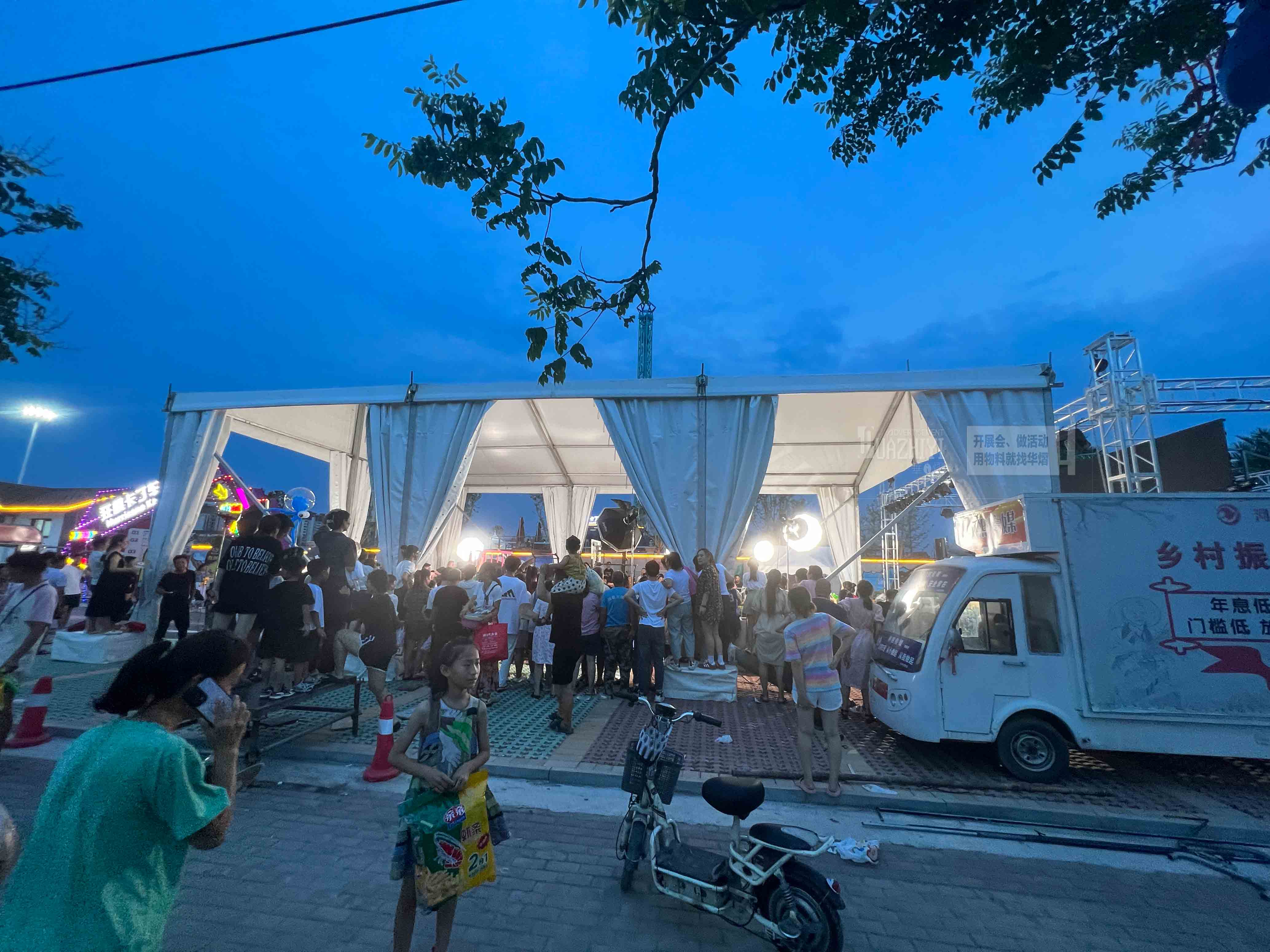 夏季室外臨時活動沒有遮擋擔心下雨？新鄉(xiāng)篷房租賃廠家來幫您