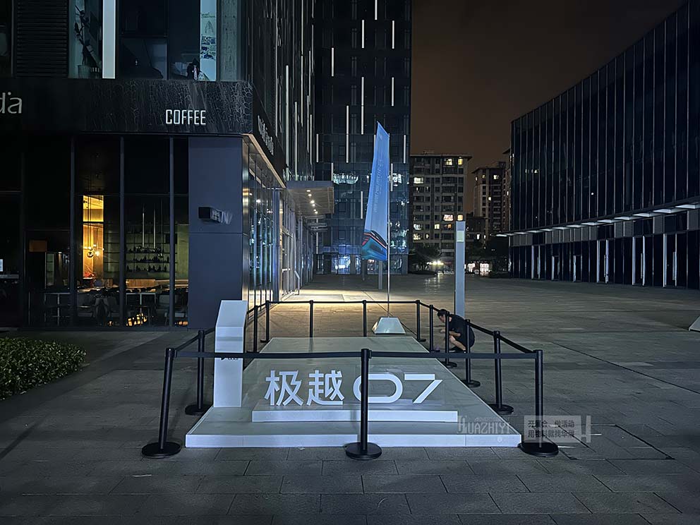 開(kāi)封鐵馬護(hù)欄租賃布置的護(hù)欄可以做為臨時(shí)道路管制來(lái)用