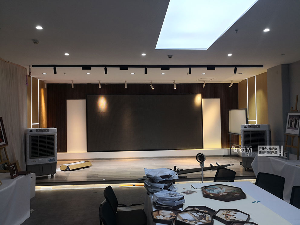 中原商貿(mào)城室內(nèi)使用鄭州華熠空調(diào)扇租賃來降溫