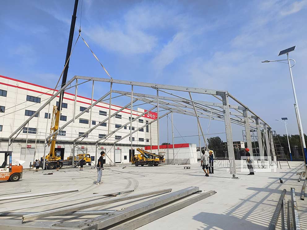 洛陽(yáng)篷房出租公司搭建大中型篷房施工現(xiàn)場(chǎng)