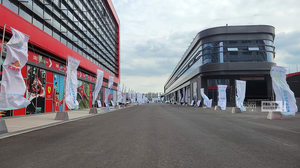 鄭州道旗出租公司為新能源汽車拉力賽添彩