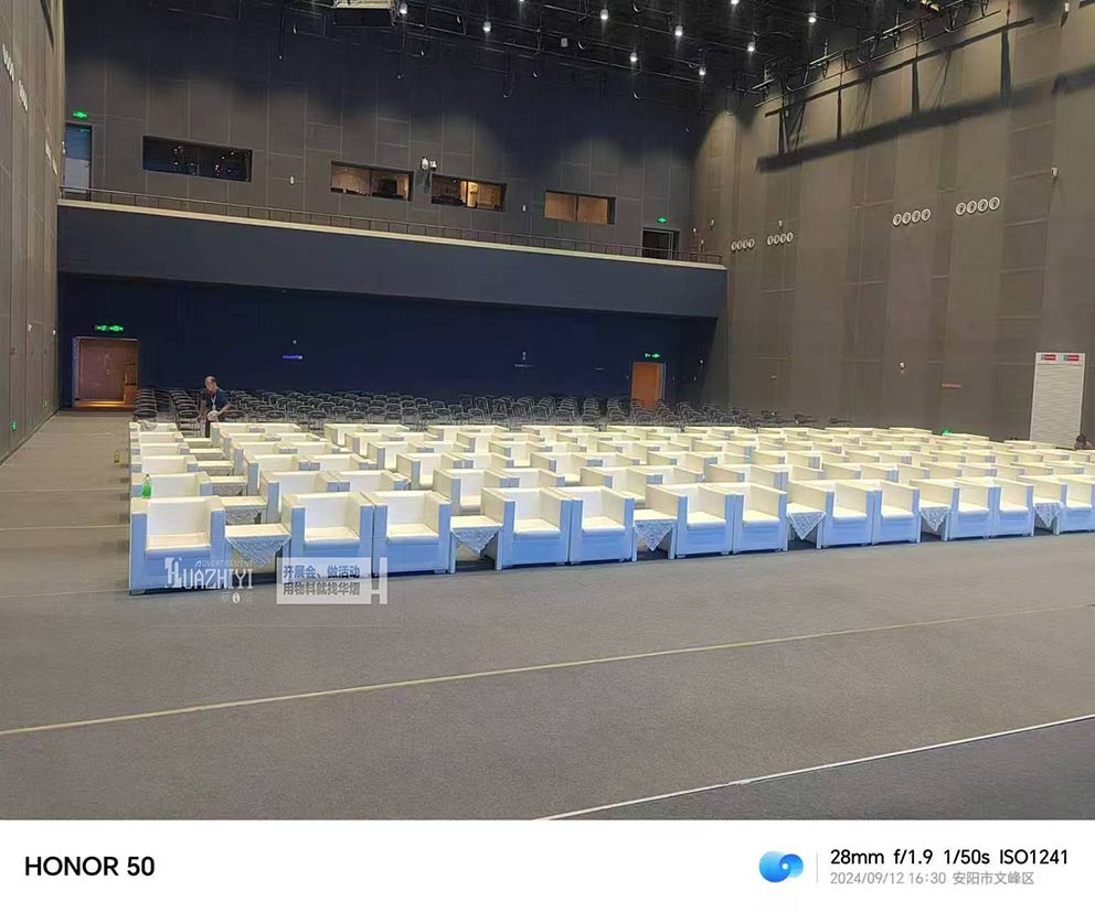 開封桌椅出租公司布置場館大講堂現(xiàn)場