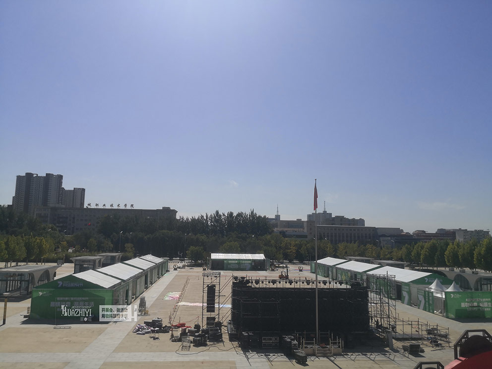 鄭州篷房出租搭建的尖頂篷房用在購(gòu)物節(jié)很合適