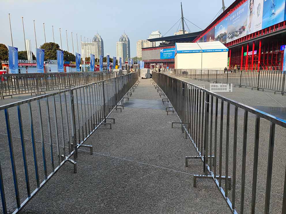 鄭州鐵馬護(hù)欄出租助力會展中心2024金剛石產(chǎn)業(yè)大會