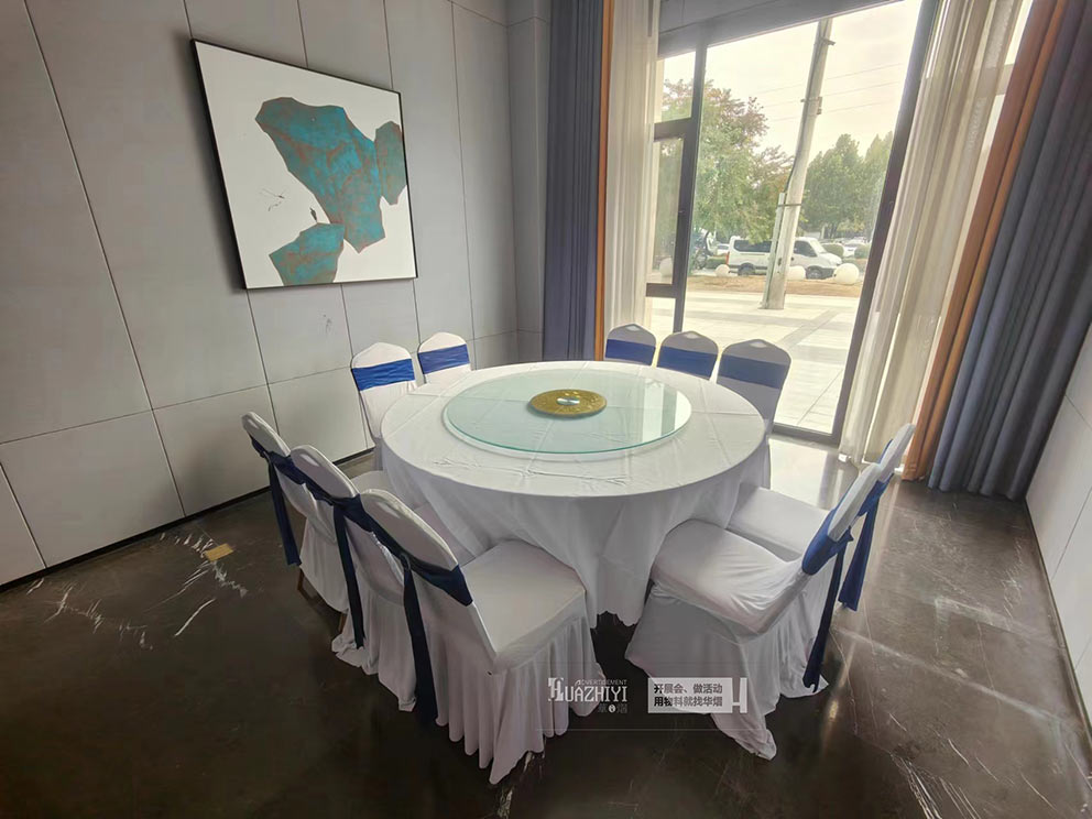 鄭州桌椅出租布置百天宴現(xiàn)場