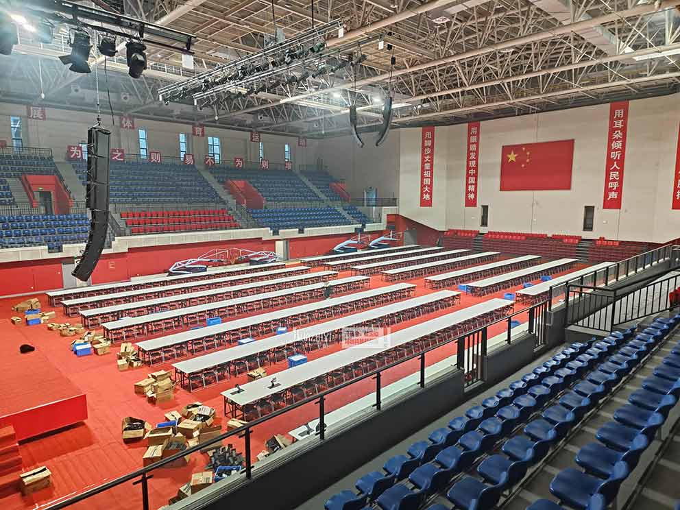 鄭州輕工業(yè)學(xué)院程序設(shè)計(jì)大賽現(xiàn)場(chǎng)桌椅由鄭州華熠提供租賃