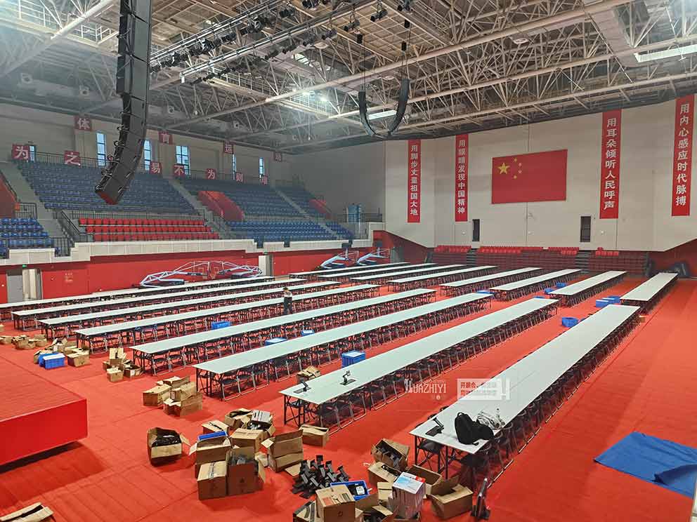 鄭州輕工業(yè)學(xué)院程序設(shè)計(jì)大賽現(xiàn)場(chǎng)桌椅由鄭州華熠提供租賃