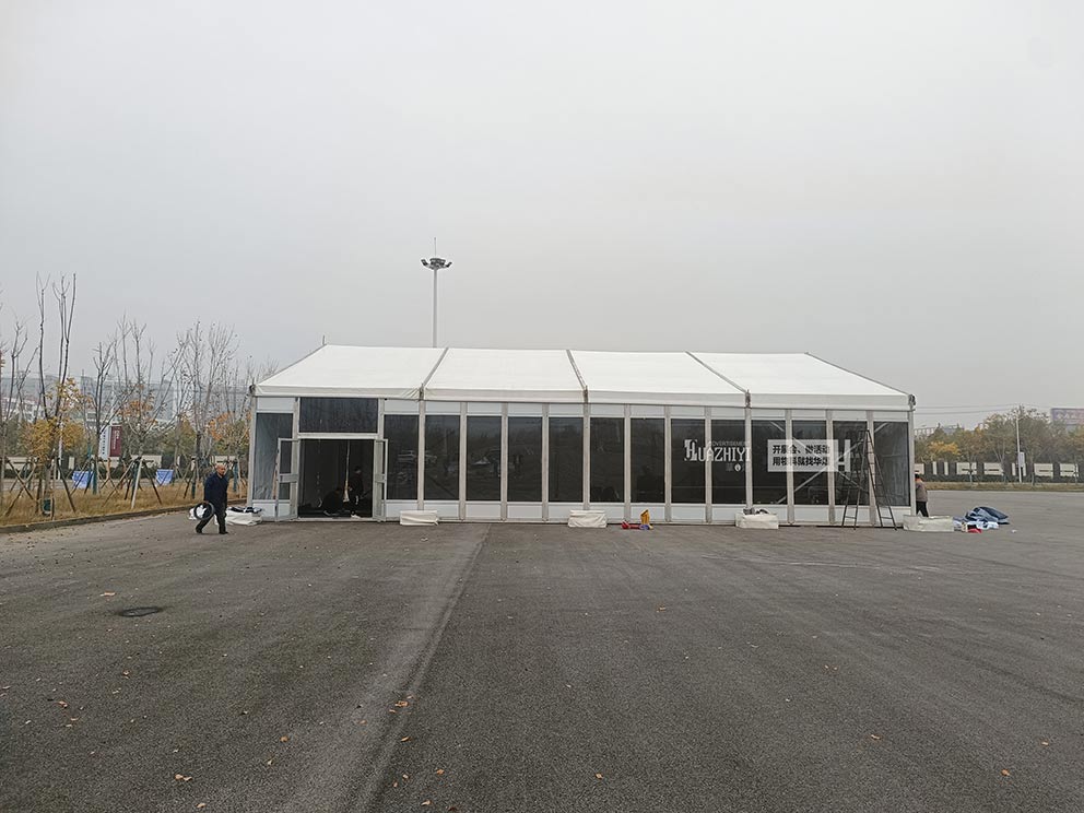 鄭州篷房搭建的玻璃篷房用作汽車臨時展廳很合適