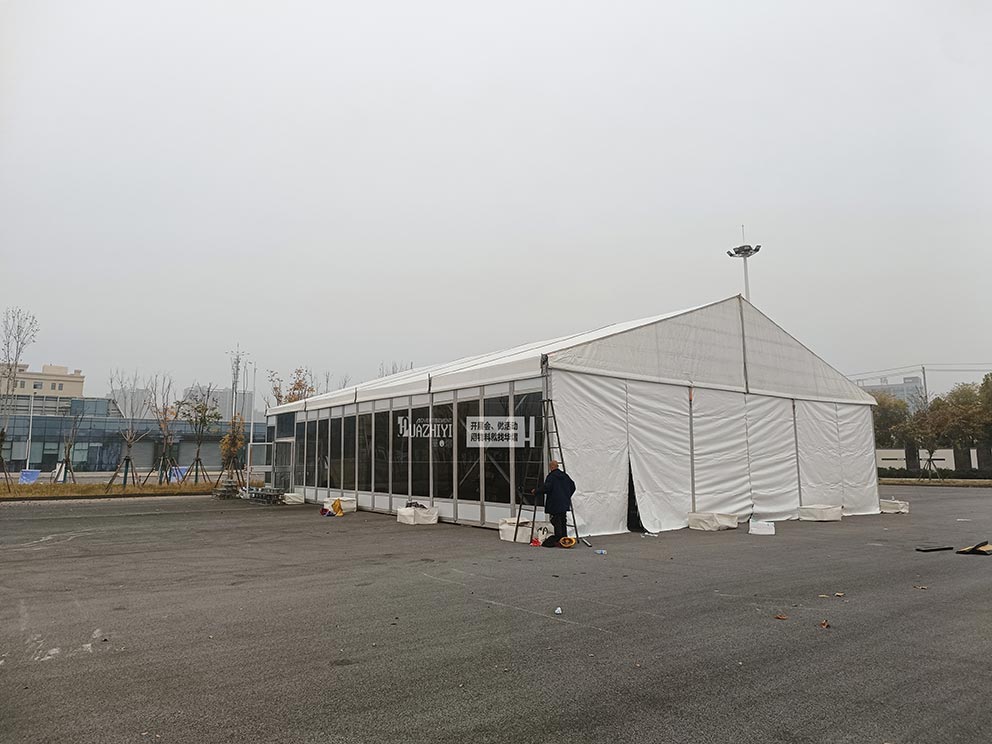 鄭州篷房搭建的玻璃篷房用作汽車臨時展廳很合適